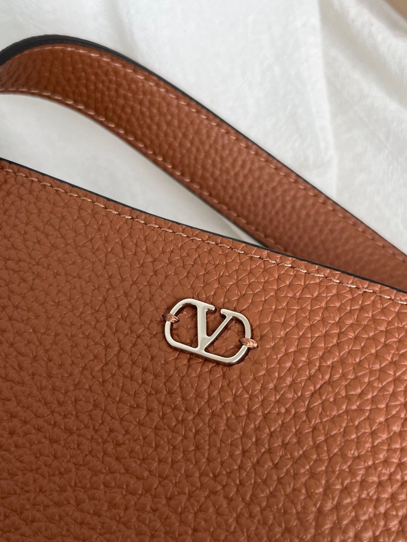 Va1e*ntin0 satchel bag